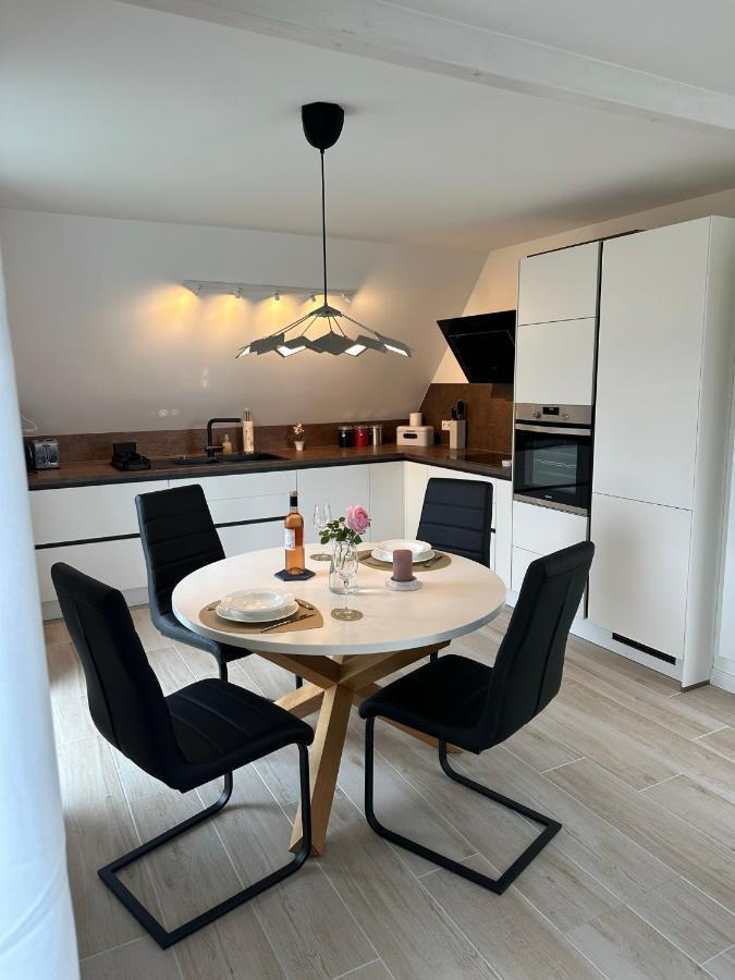 Helle, Grosszuegige Ferienwohnung Fuer 2 - 3 Personen Mit Parkplatz + E-Ladestation In Buchholz, Nordheide Buchholz in der Nordheide Bagian luar foto
